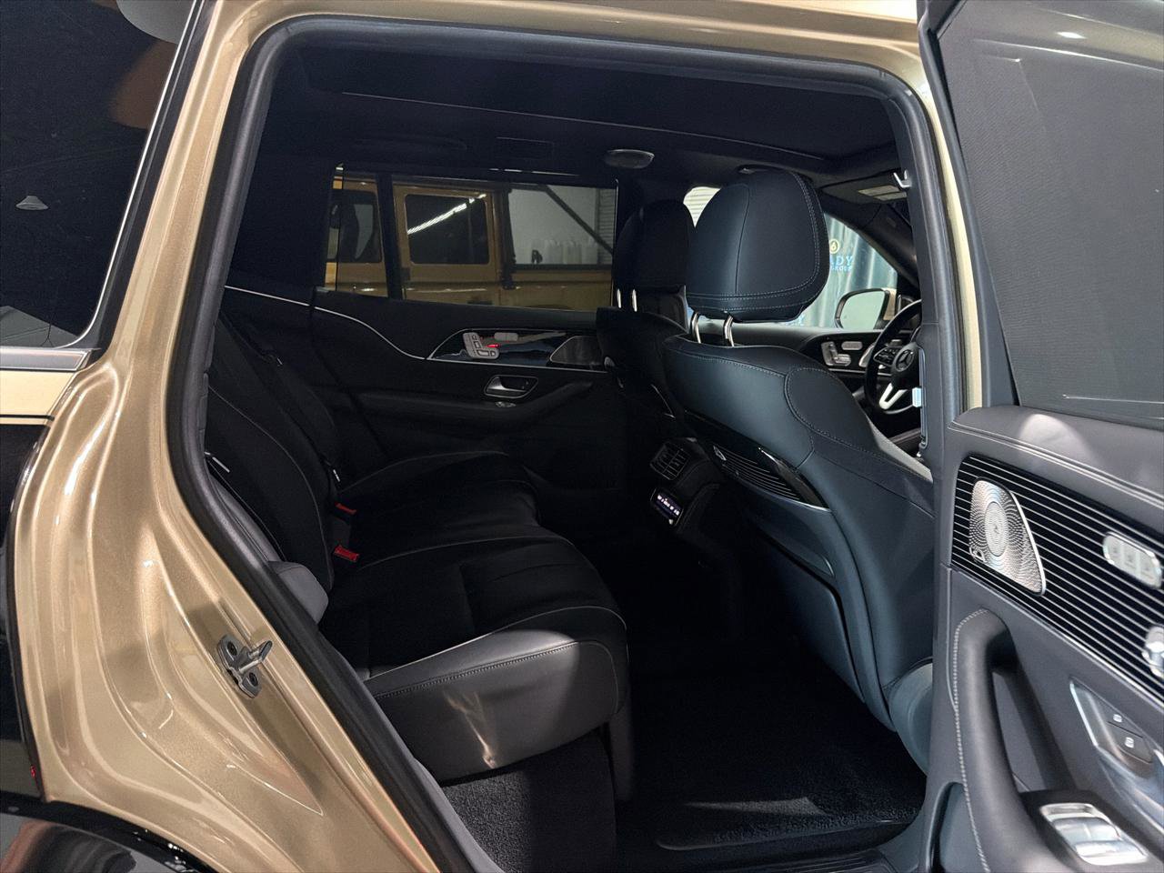 Used 2023 Mercedes-Benz Maybach GLS 600 4MATIC image 33