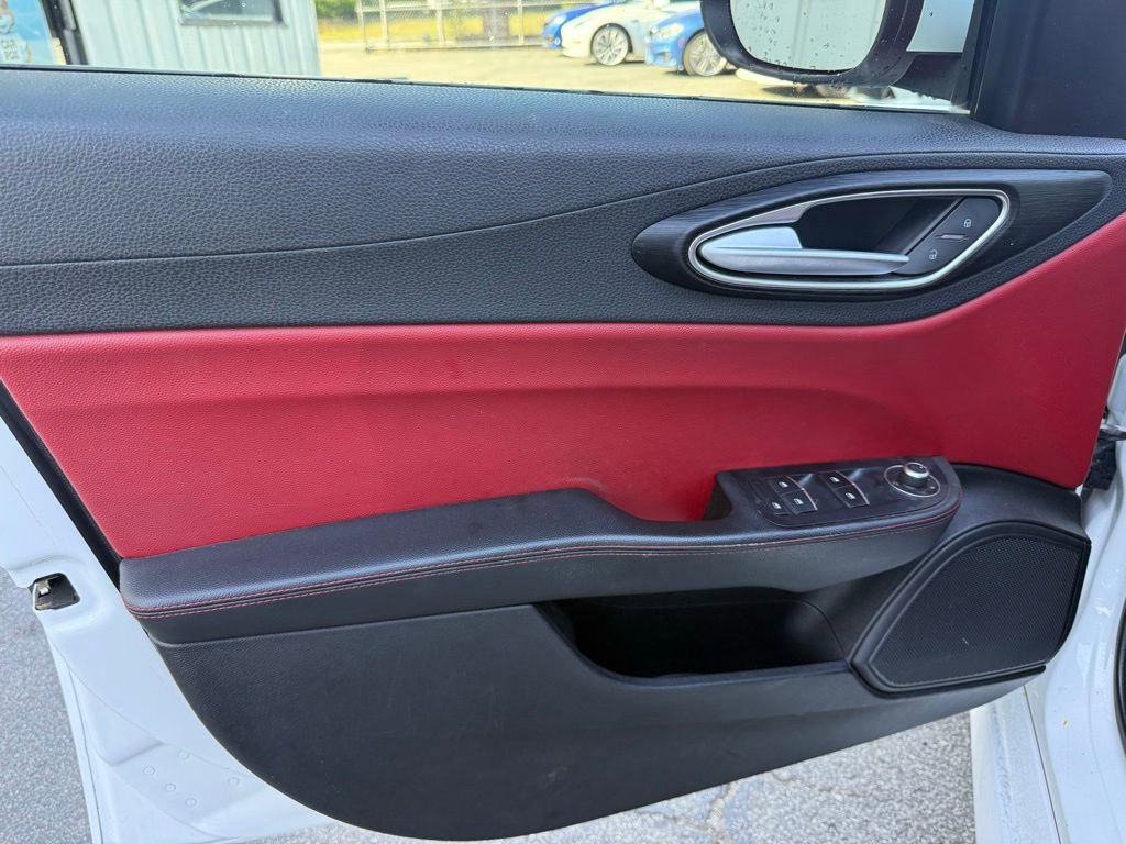 Used 2017 Alfa Romeo Giulia RWD image 11