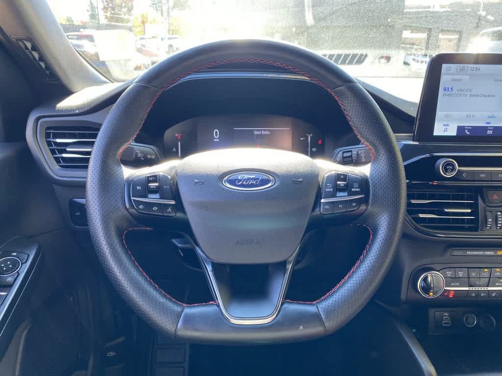Used 2025 Ford Escape ST-Line Select AWD/4WD image 18
