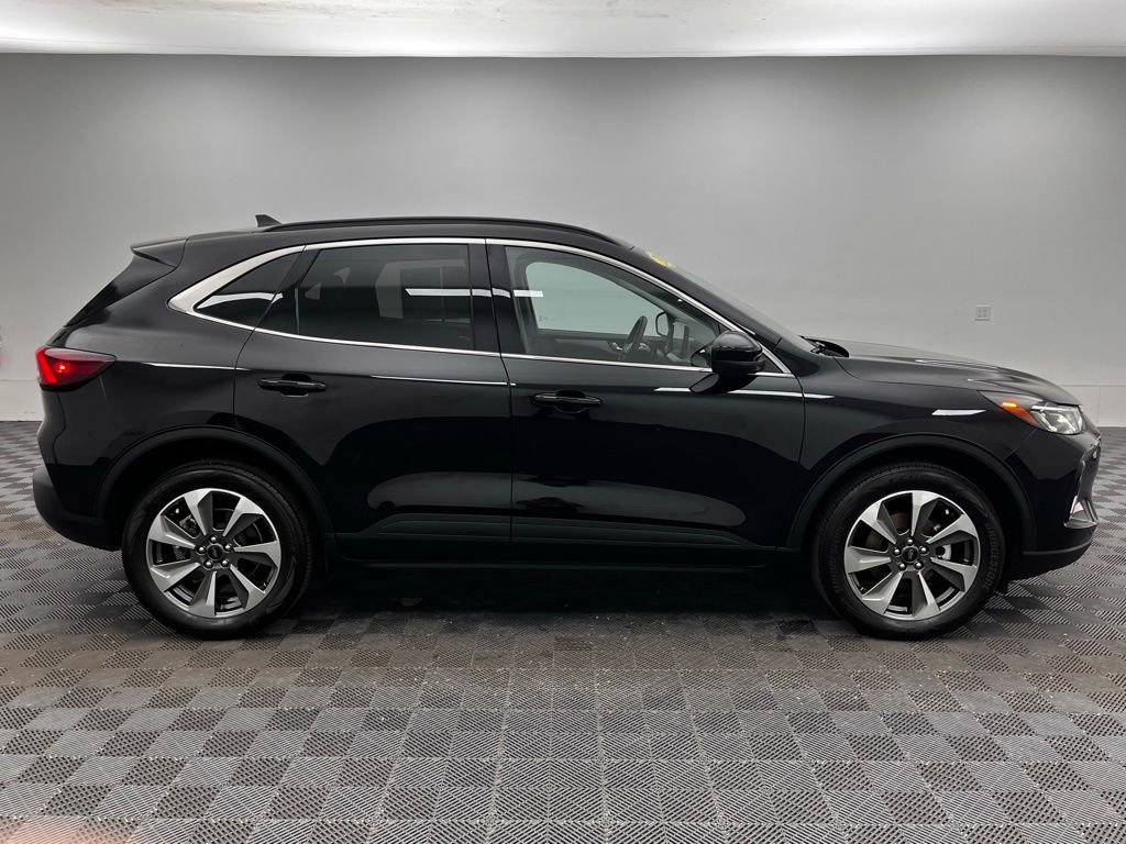 Used 2023 Ford Escape Platinum AWD/4WD image 7