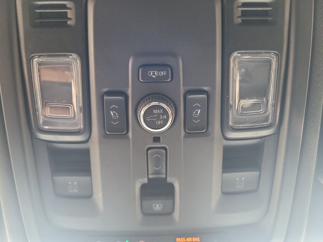 Used 2025 Chevrolet Suburban Premier w/ Sun And Tow Package AWD/4WD image 20