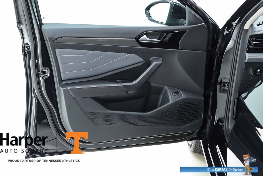 Used 2025 Volkswagen Jetta SEL FWD image 61