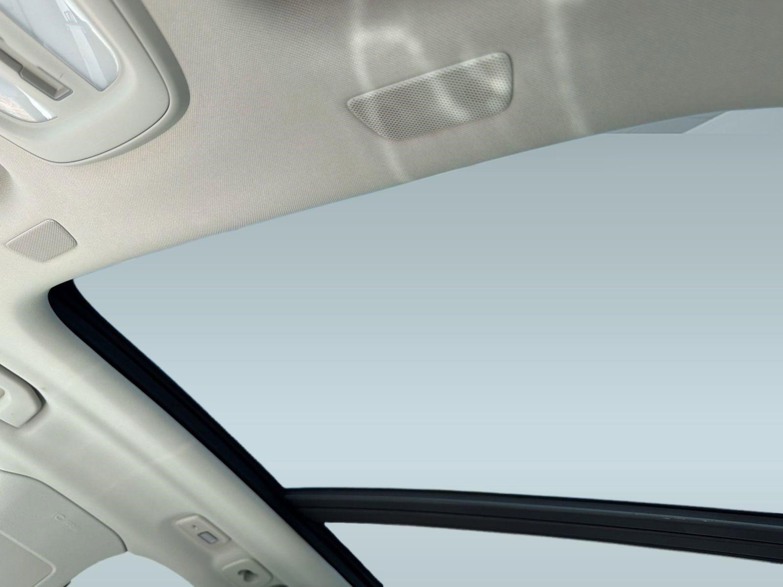 Certified 2023 Volvo XC60 B5 Plus FWD image 15