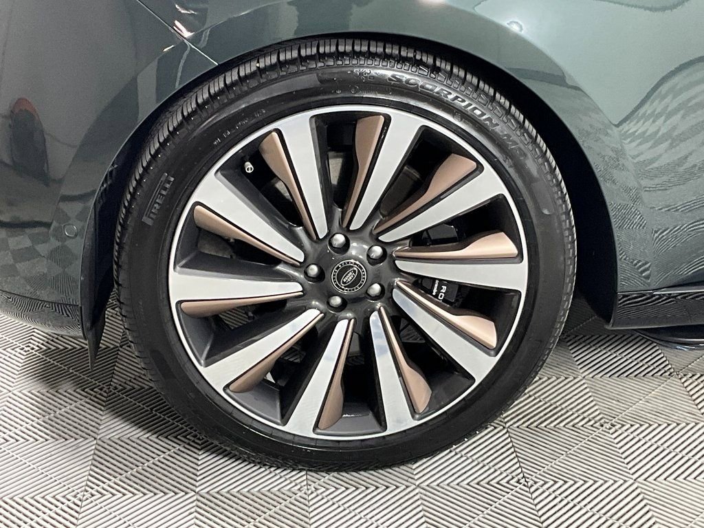 Used 2025 Land Rover Range Rover SV image 29