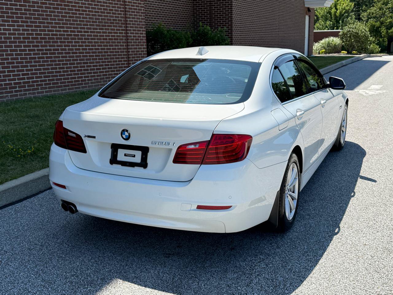 Used 2015 BMW 528i xDrive Sedan AWD/4WD image 12