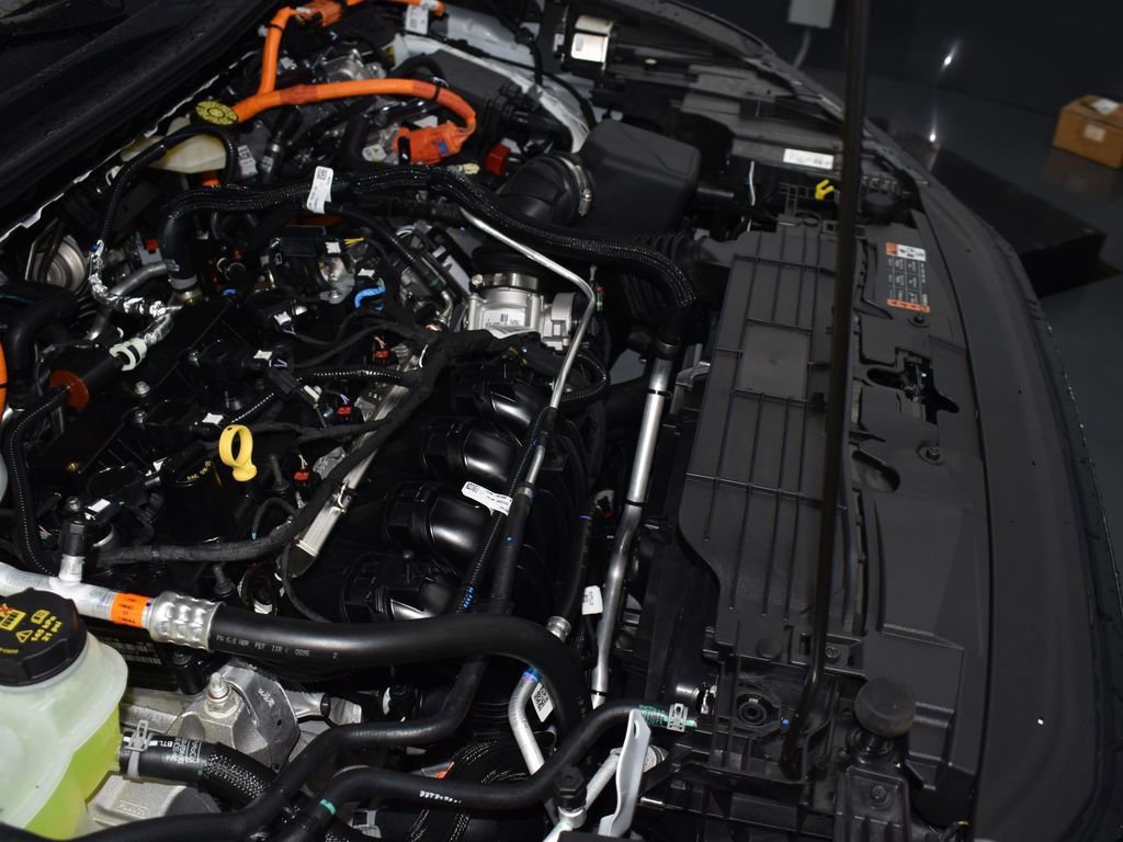 New 2025 Ford Escape SE w/ PHEV Premium Package FWD image 16