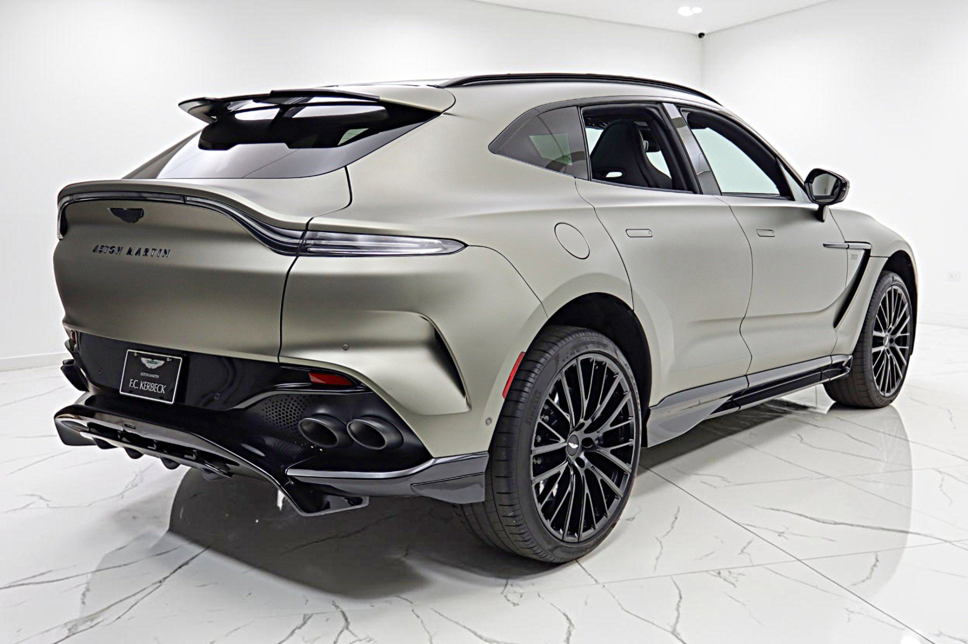Used 2023 Aston Martin DBX 707 image 11