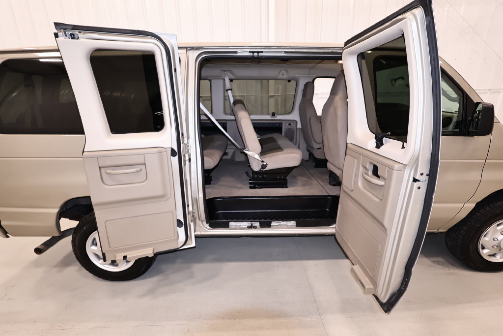 Used 2009 Ford E-350 and Econoline 350 XL RWD image 14