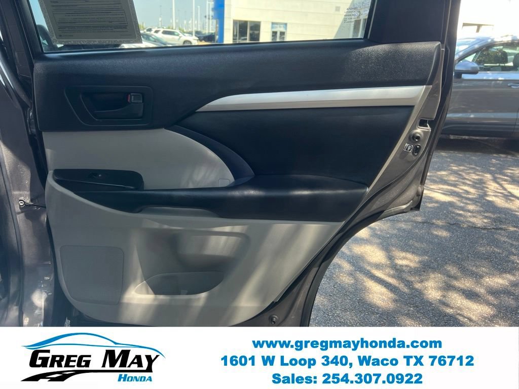 Used 2017 Toyota Highlander Plus FWD image 14