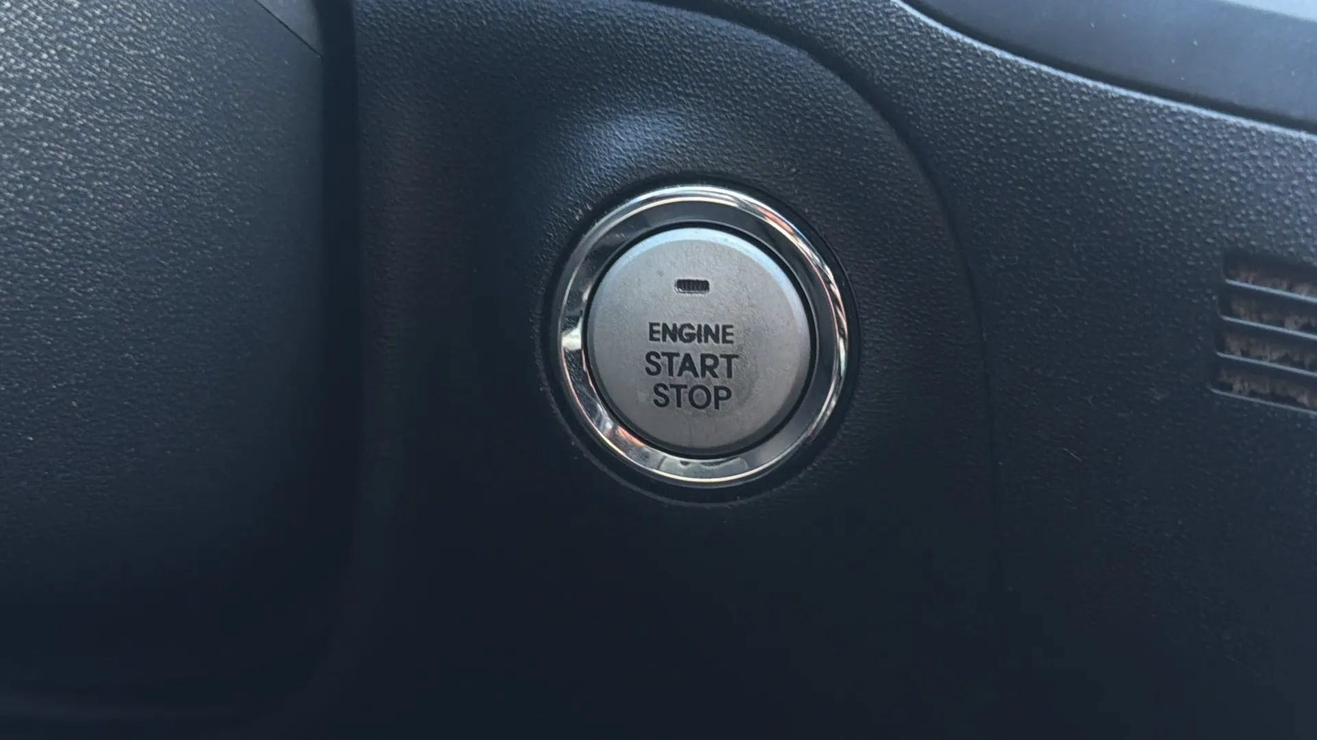 Used 2010 Hyundai Genesis 3.8 RWD image 32