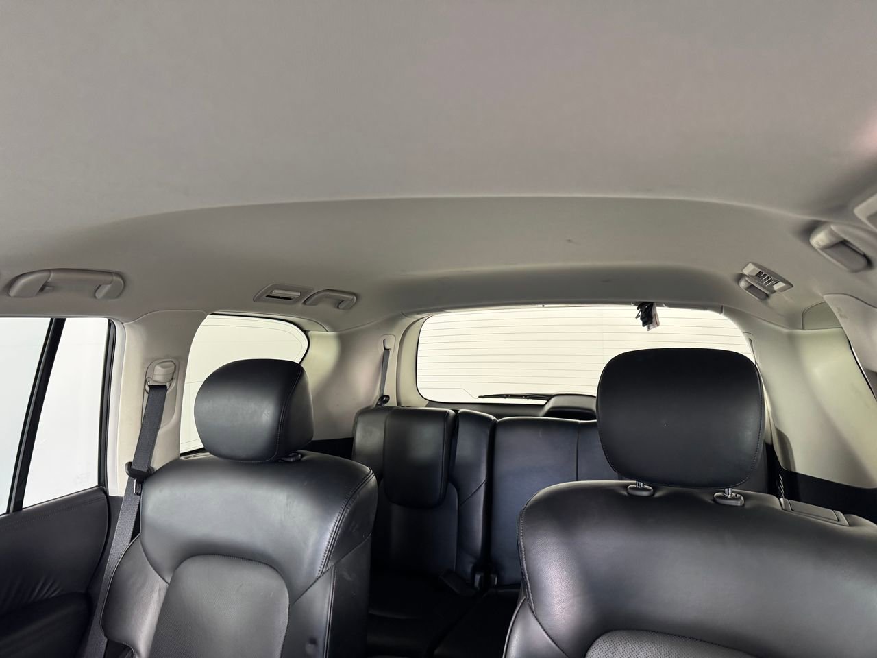 Used 2024 Nissan Armada SL w/ Captain's Chairs Package image 6
