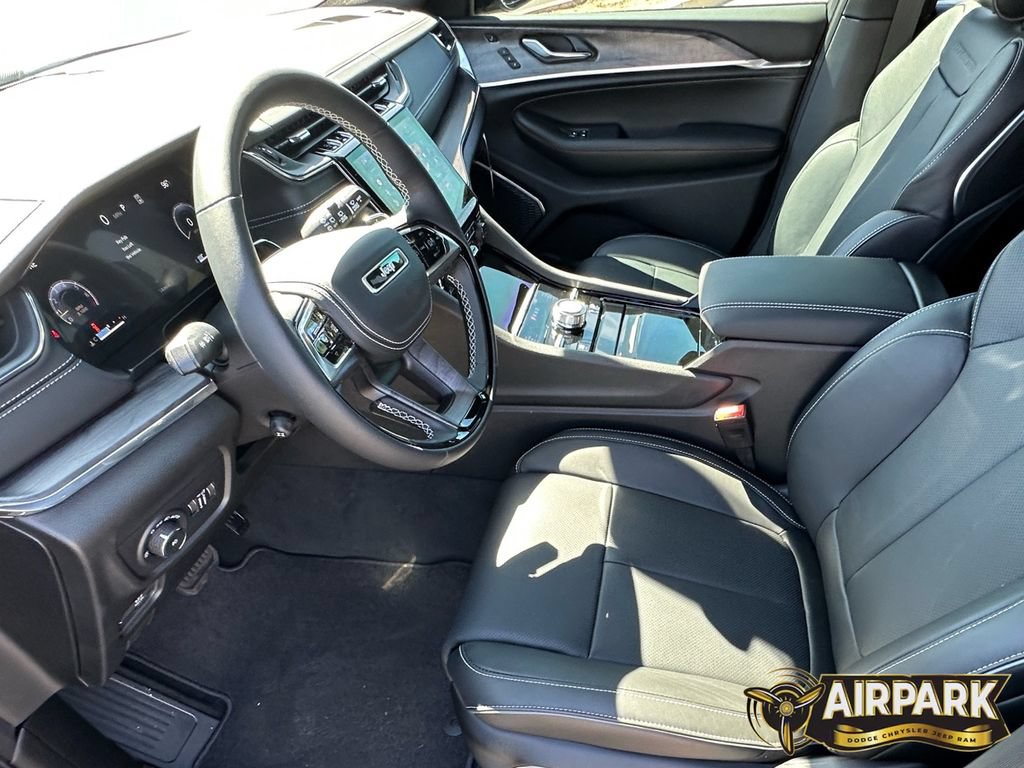 New 2025 Jeep Grand Cherokee Overland w/ Adv Protech Group III AWD/4WD image 13