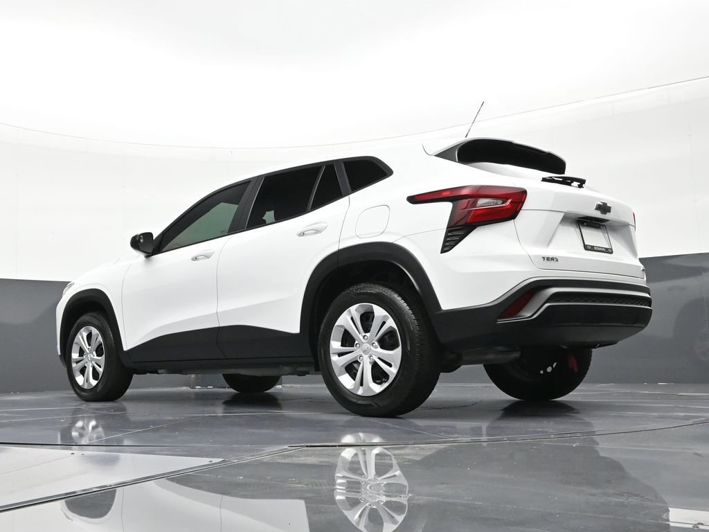 Used 2024 Chevrolet Trax LS FWD image 23