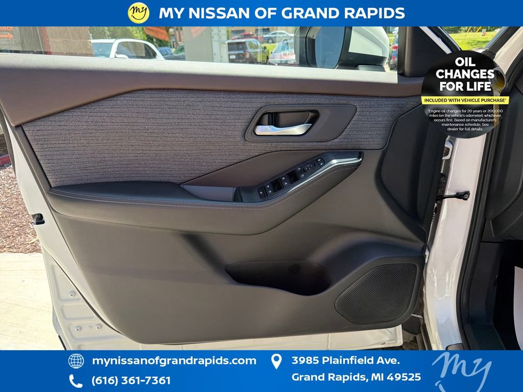 Used 2023 Nissan Rogue SV AWD/4WD image 11