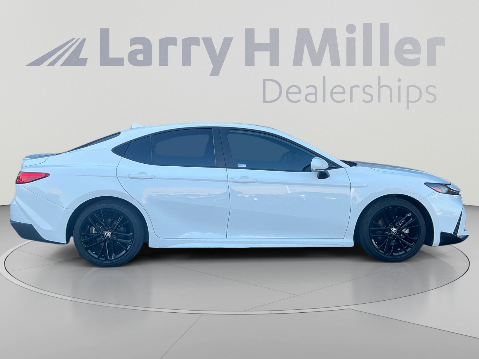 Certified 2025 Toyota Camry SE FWD image 6