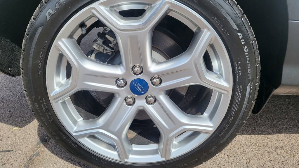Used 2019 Ford Escape Titanium FWD image 16