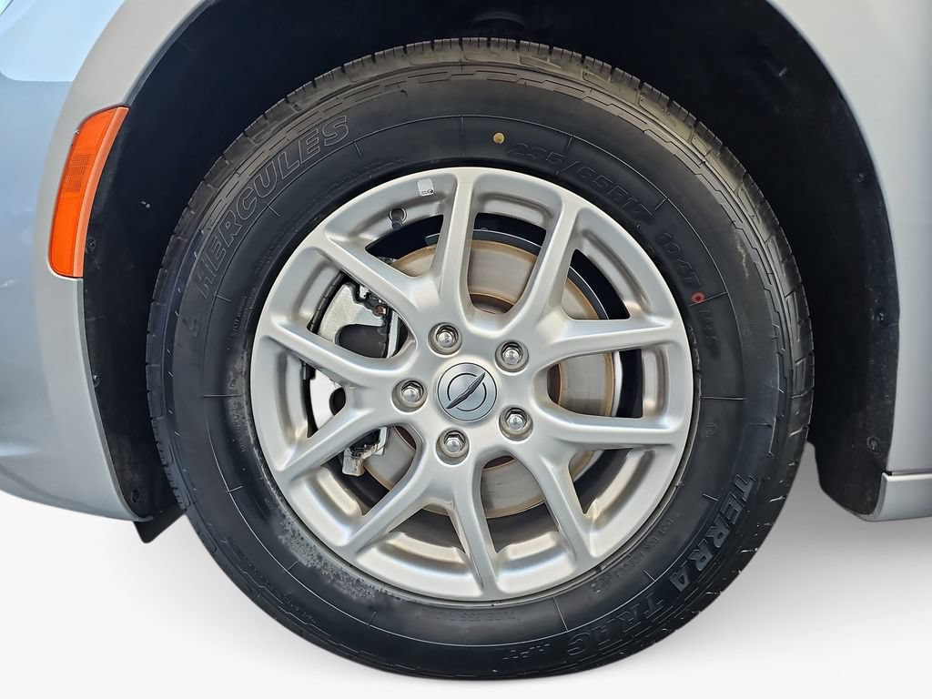 Used 2024 Chrysler Pacifica Touring-L FWD image 23