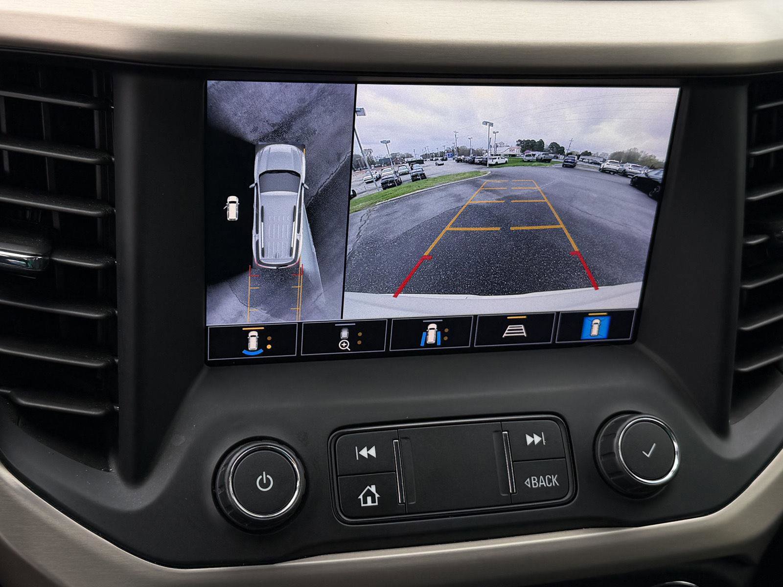 Used 2022 GMC Acadia Denali w/ Denali Technology Package image 16