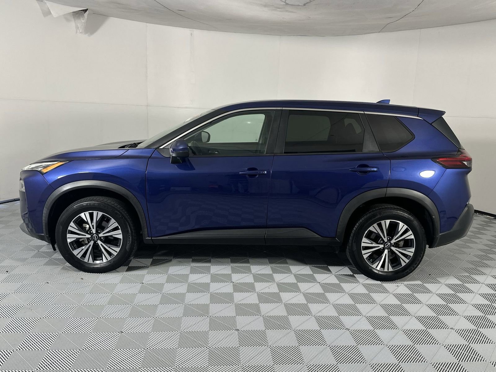 Used 2022 Nissan Rogue SV AWD/4WD image 5