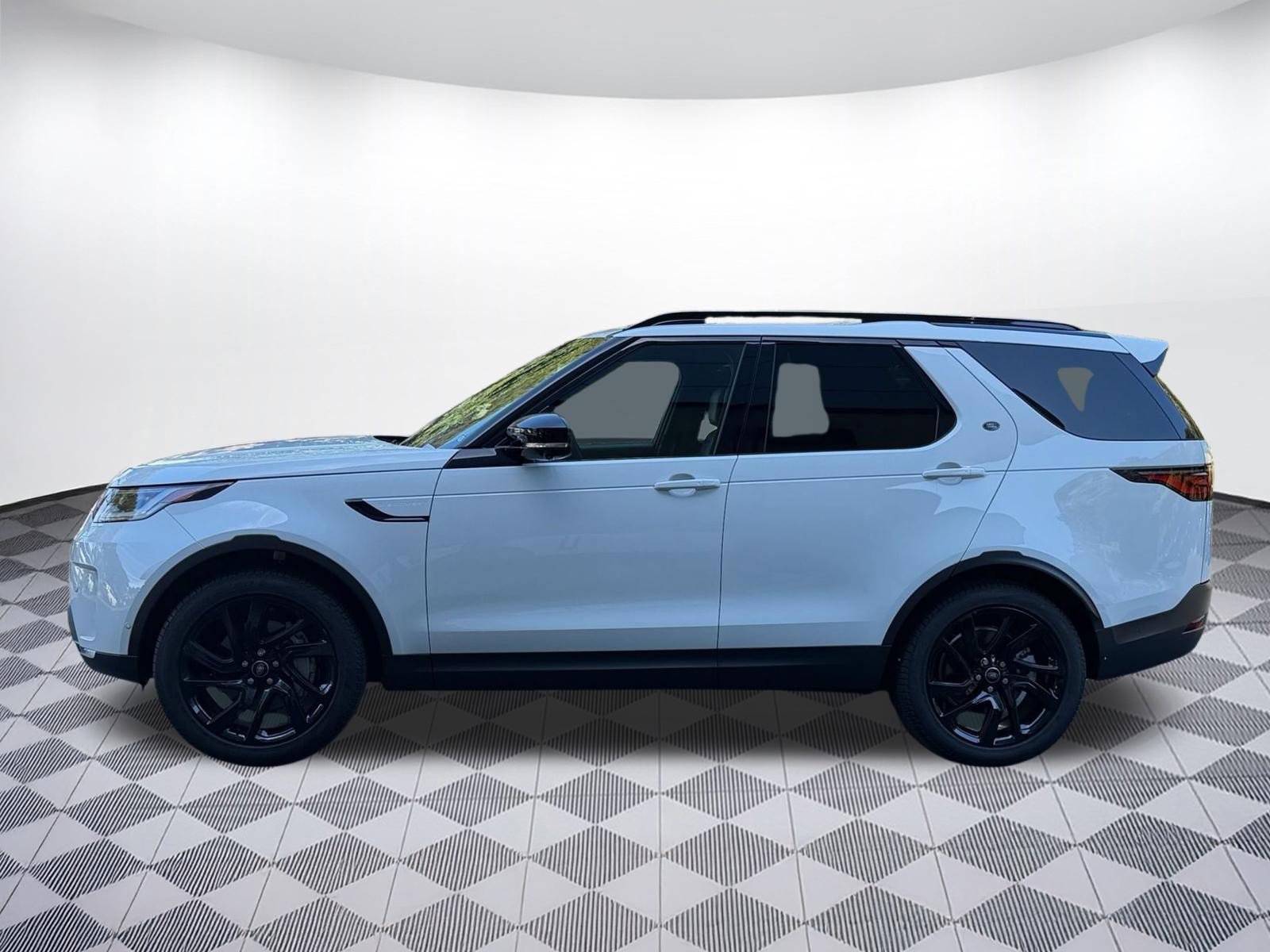 Certified 2025 Land Rover Discovery S AWD/4WD image 2