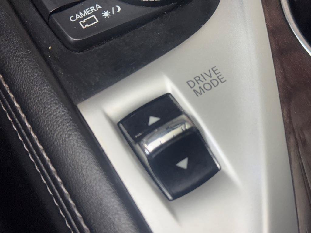 Used 2014 INFINITI Q50 Hybrid w/ Deluxe Technology Package RWD image 20
