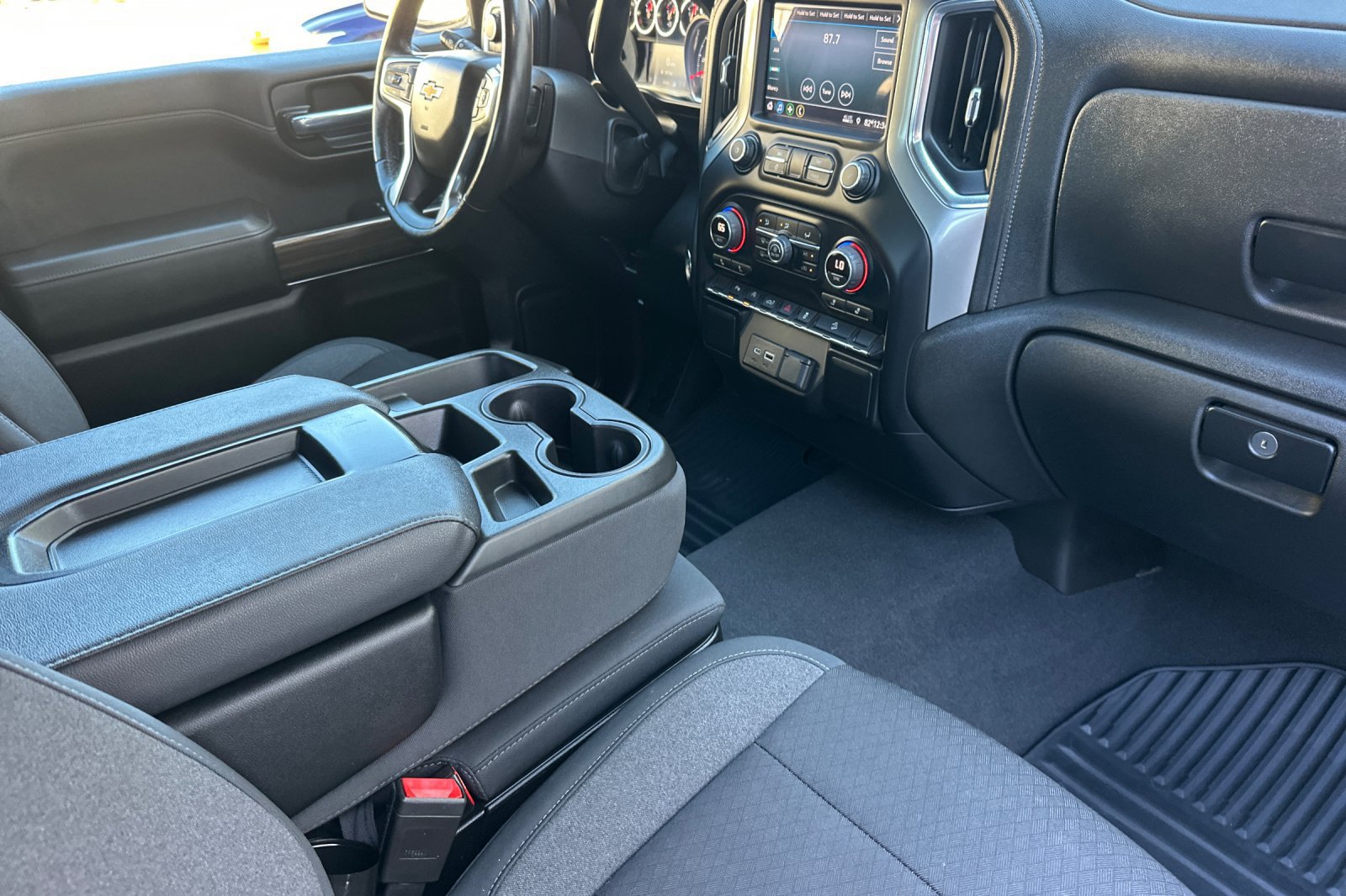 Used 2022 Chevrolet Silverado 1500 LT w/ Z71 Off-Road Package AWD/4WD image 16