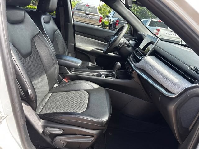 Used 2024 Jeep Compass Latitude AWD/4WD image 11