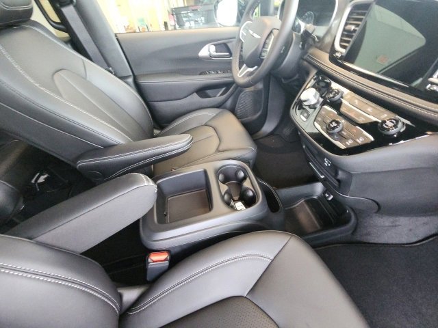 New 2026 Chrysler Pacifica Select image 24