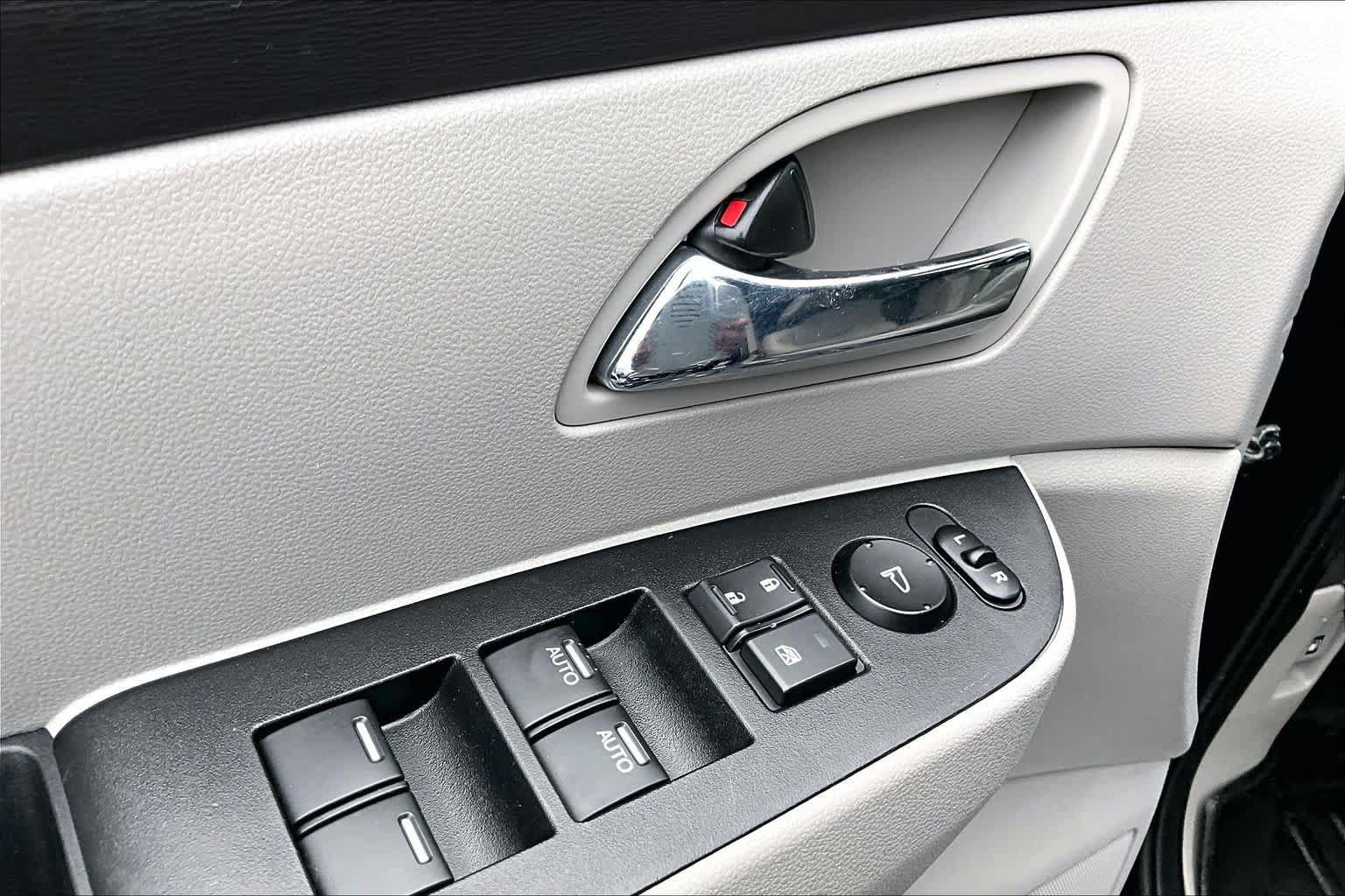 Used 2016 Honda Odyssey SE image 31