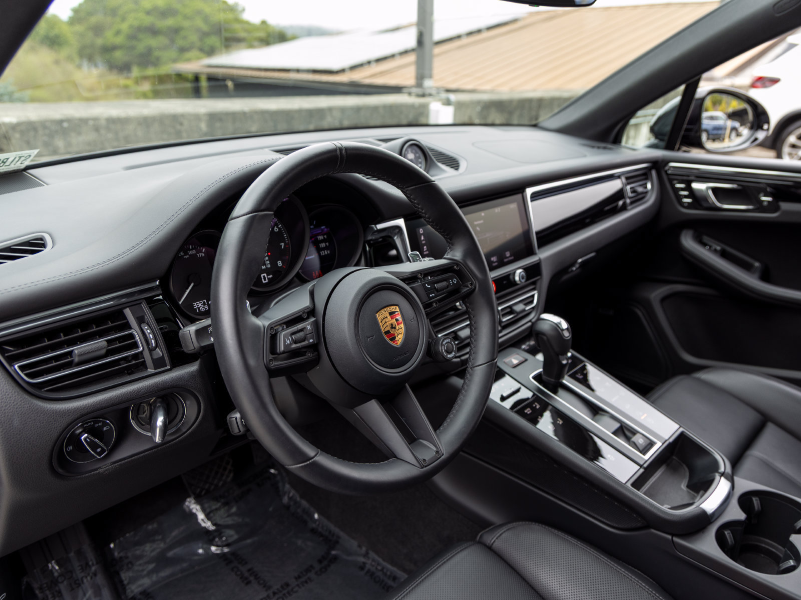 Used 2026 Porsche Macan AWD/4WD image 4