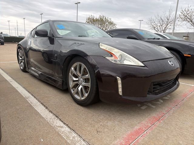 Used 2014 Nissan 370Z Coupe image 2