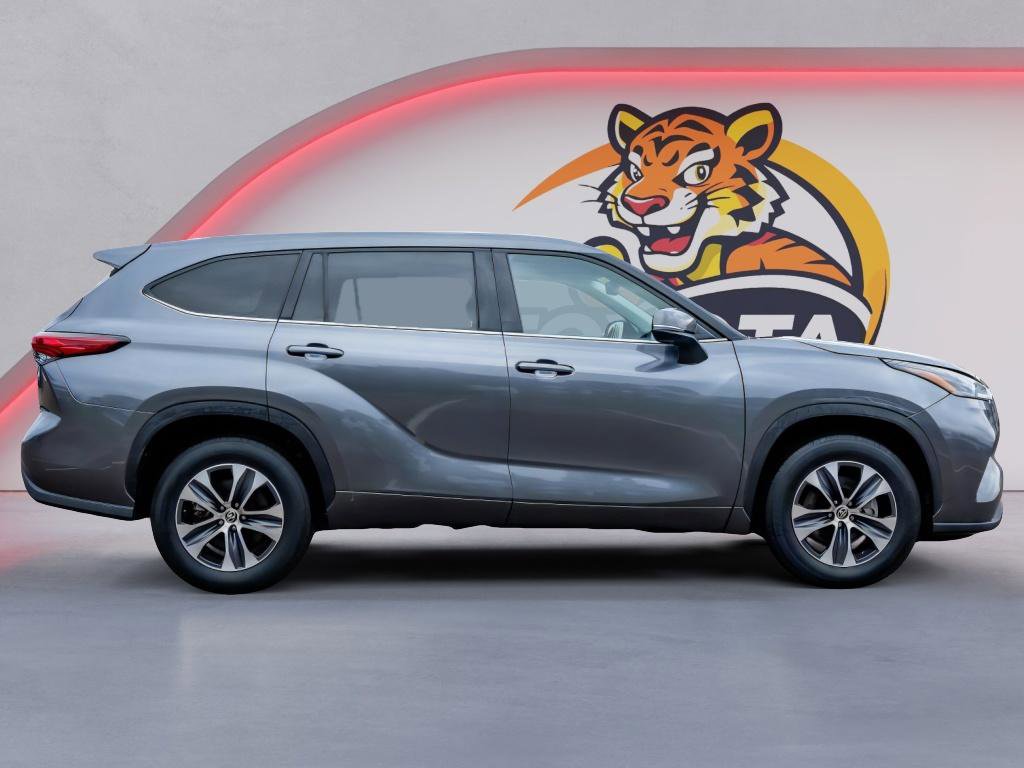 Used 2022 Toyota Highlander XLE image 4