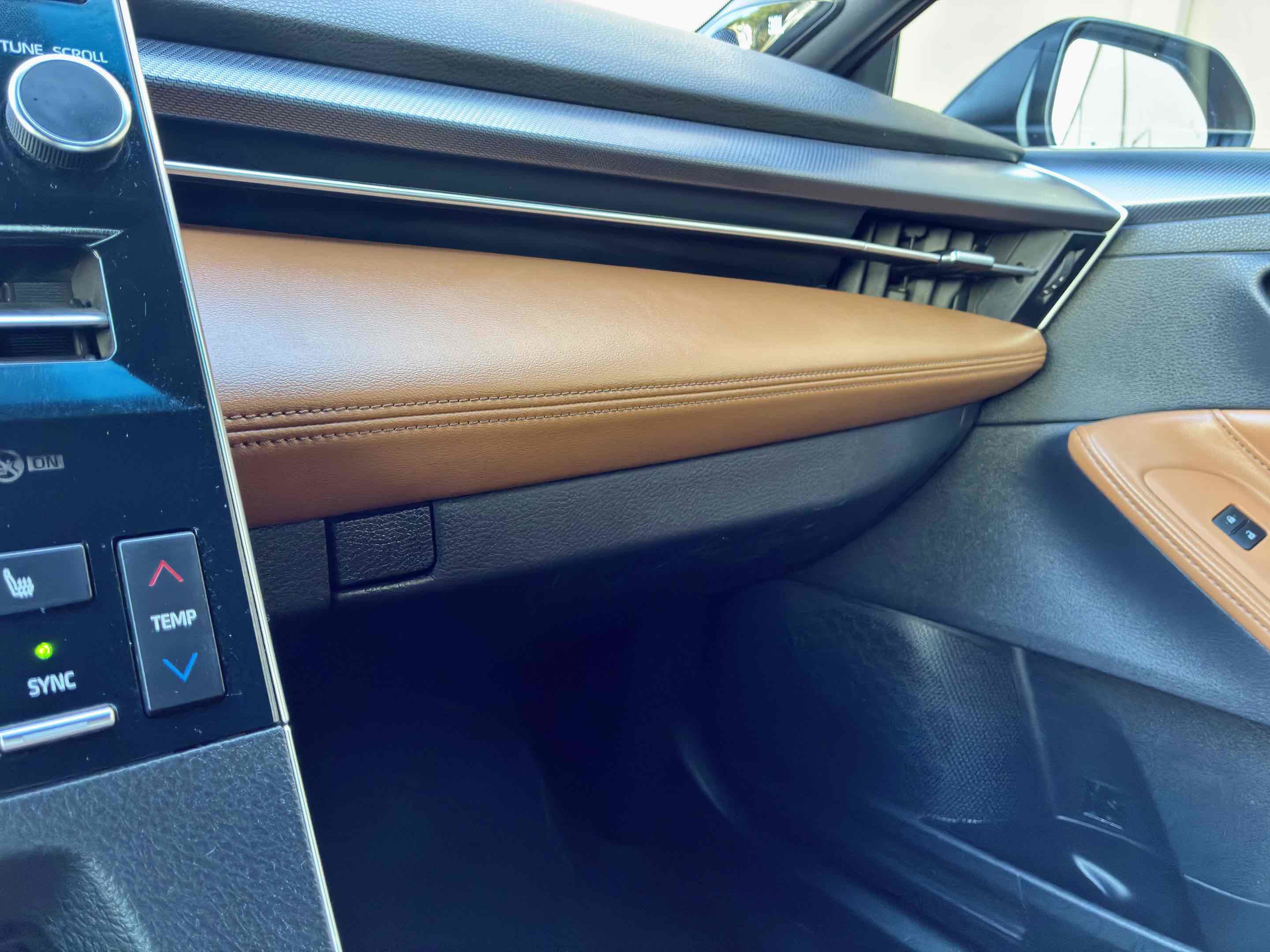 Used 2021 Toyota Avalon XSE w/ Carpet Mat Package (TMS) FWD image 39