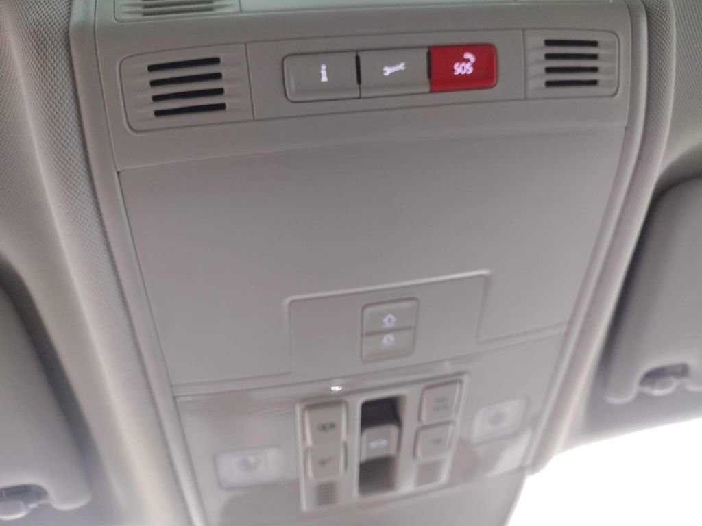 New 2025 Volkswagen Taos SE image 28