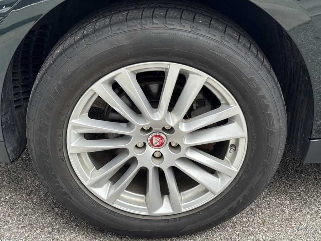 Used 2018 Jaguar F-PACE Prestige image 11