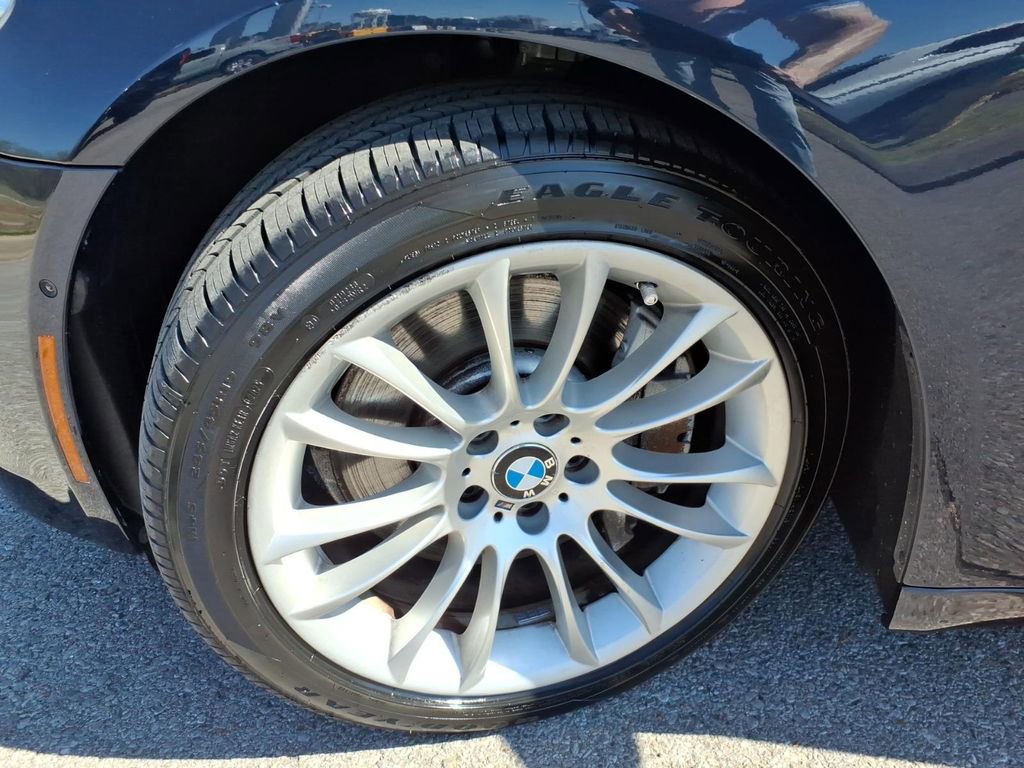 Used 2015 BMW 750Li xDrive AWD/4WD image 22
