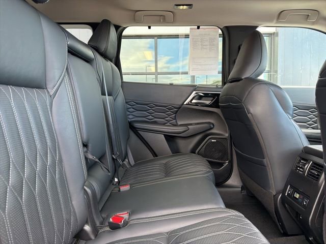 Used 2025 Mitsubishi Outlander SEL AWD/4WD image 14
