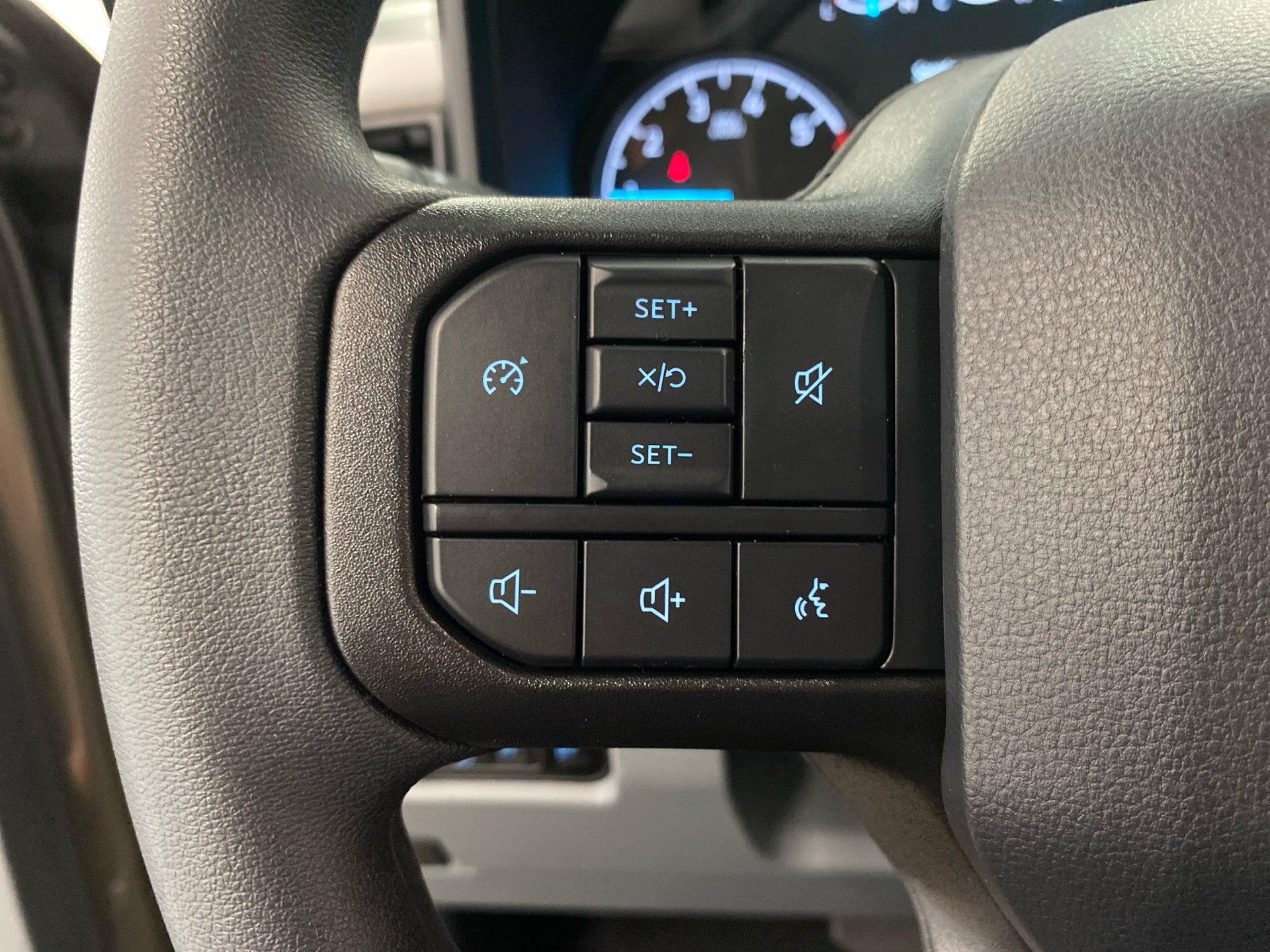 New 2026 Ford F250 XLT w/ FX4 Off-Road Package AWD/4WD image 13