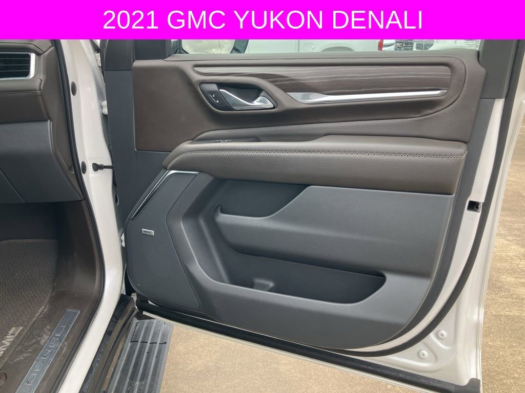 Used 2021 GMC Yukon Denali w/ Denali Premium Package image 12