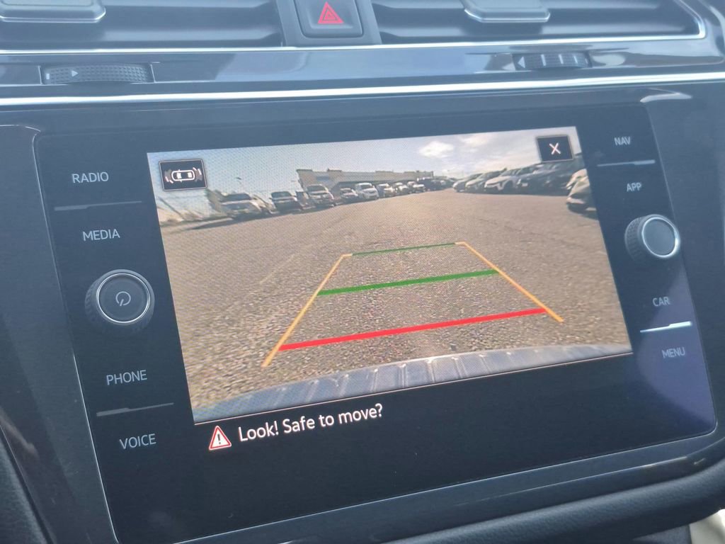 Used 2022 Volkswagen Tiguan SEL R-Line image 22