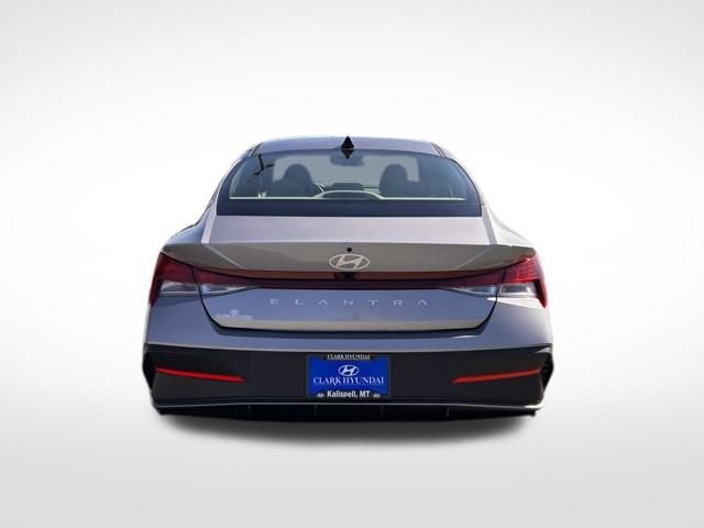 Used 2025 Hyundai Elantra SE FWD image 6