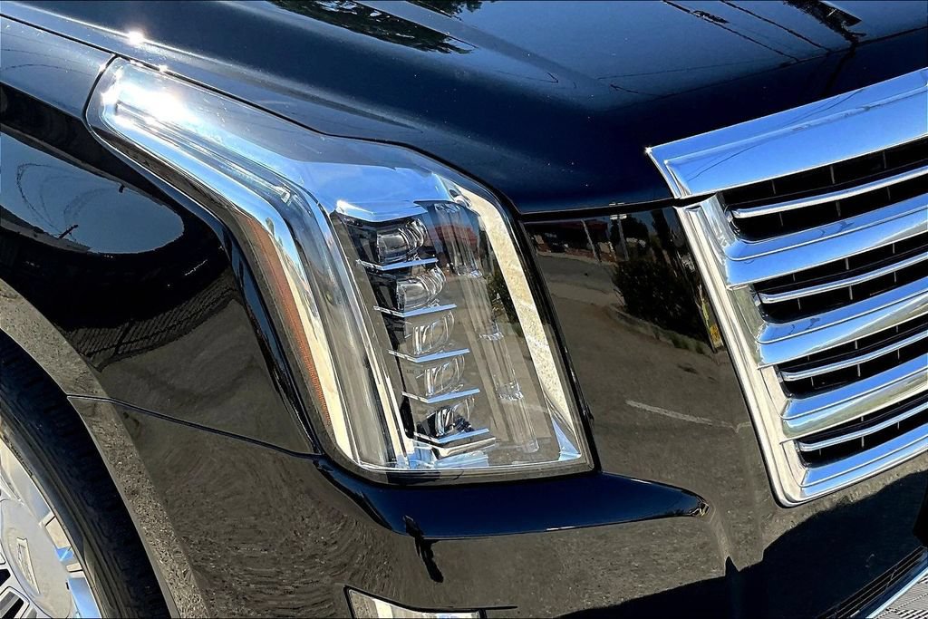Used 2020 Cadillac Escalade Platinum AWD/4WD image 30