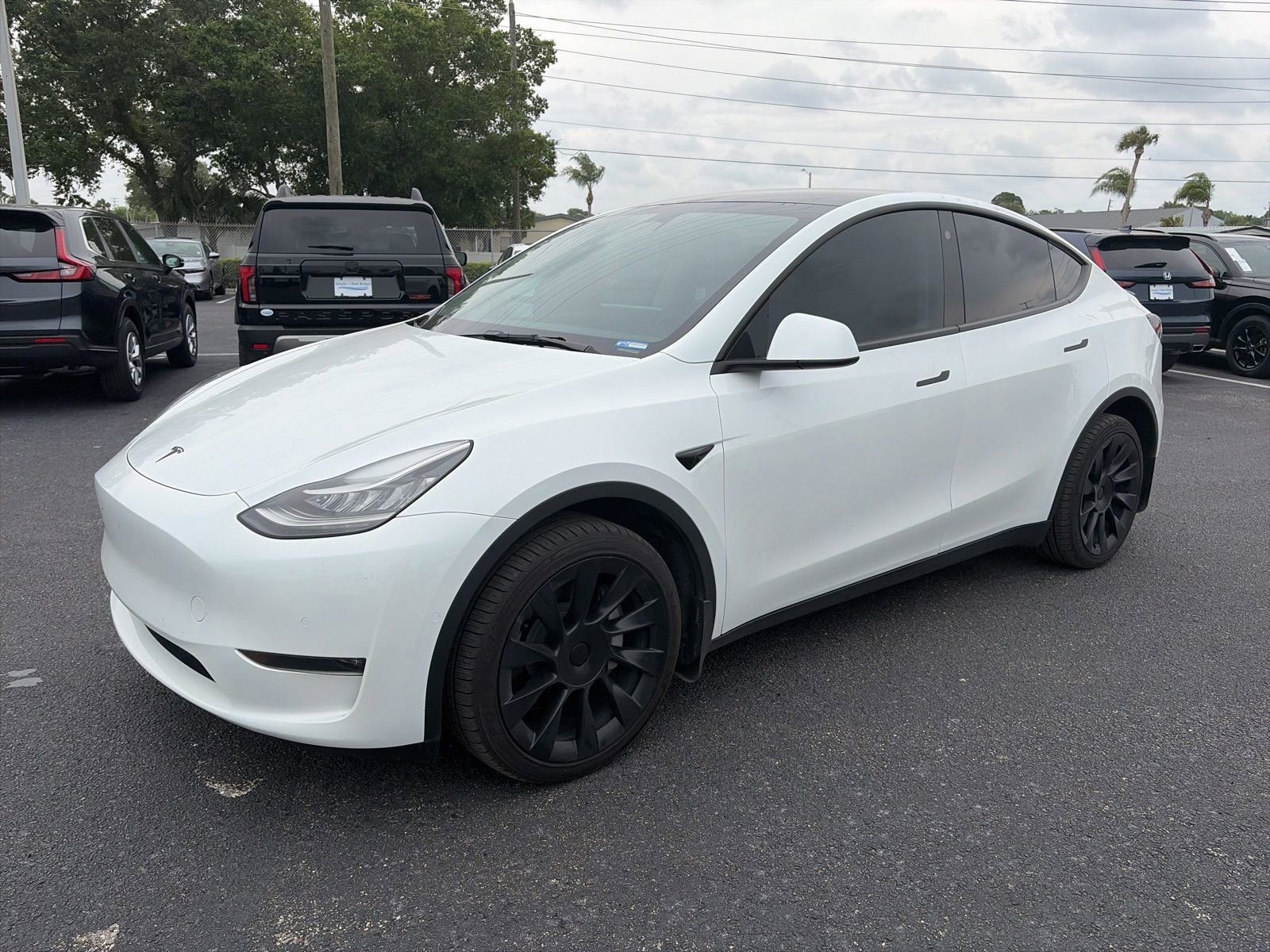 Used 2022 Tesla Model Y Long Range AWD/4WD image 3