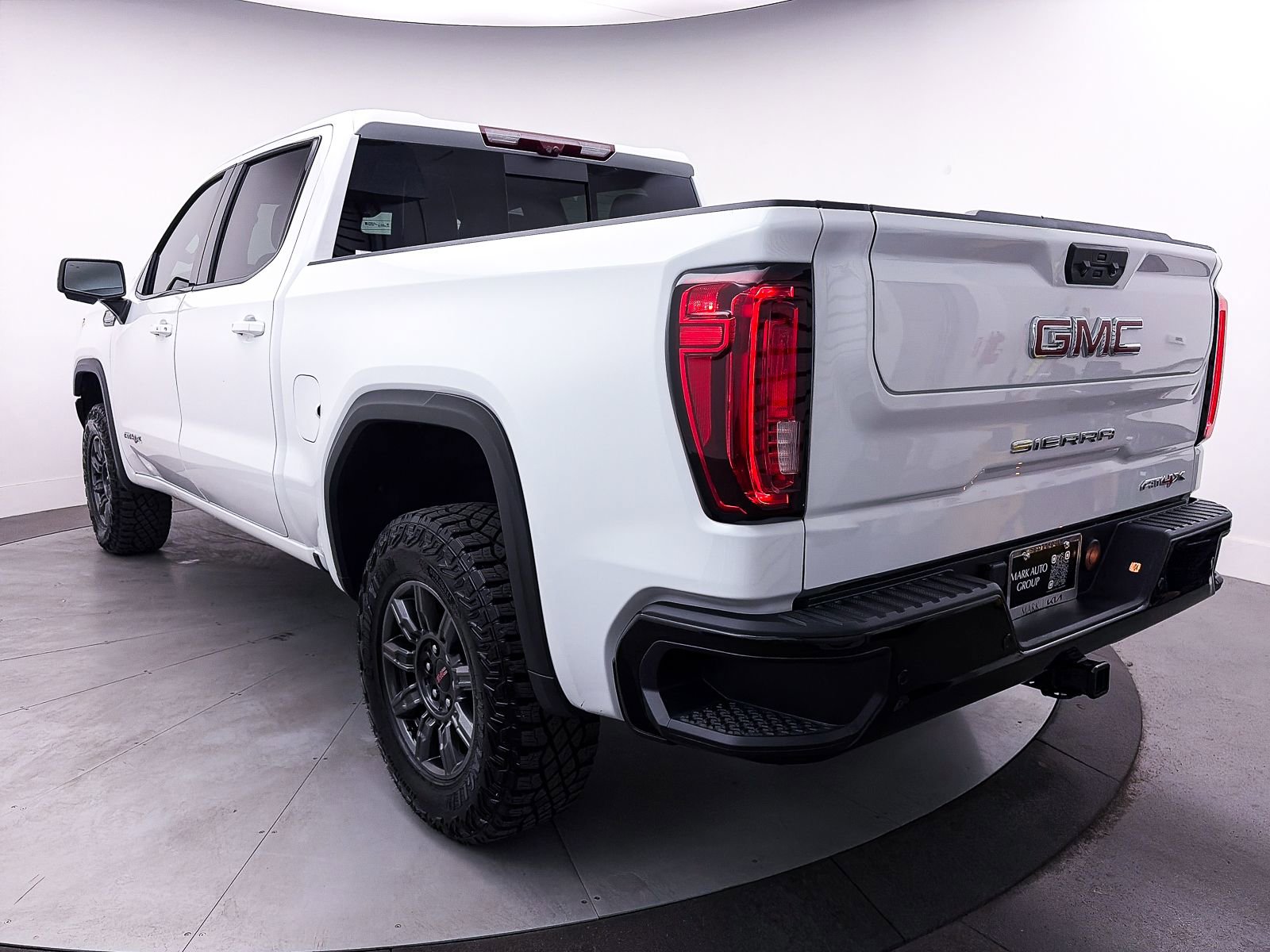 Used 2025 GMC Sierra 1500 AT4X image 17