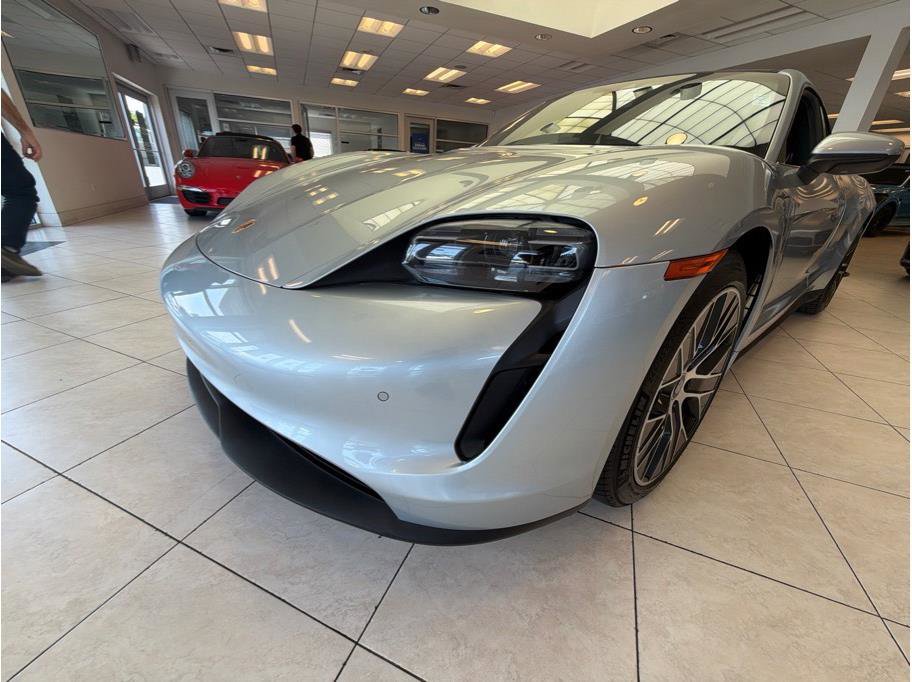 Used 2023 Porsche Taycan 4S w/ Premium Package AWD/4WD image 31