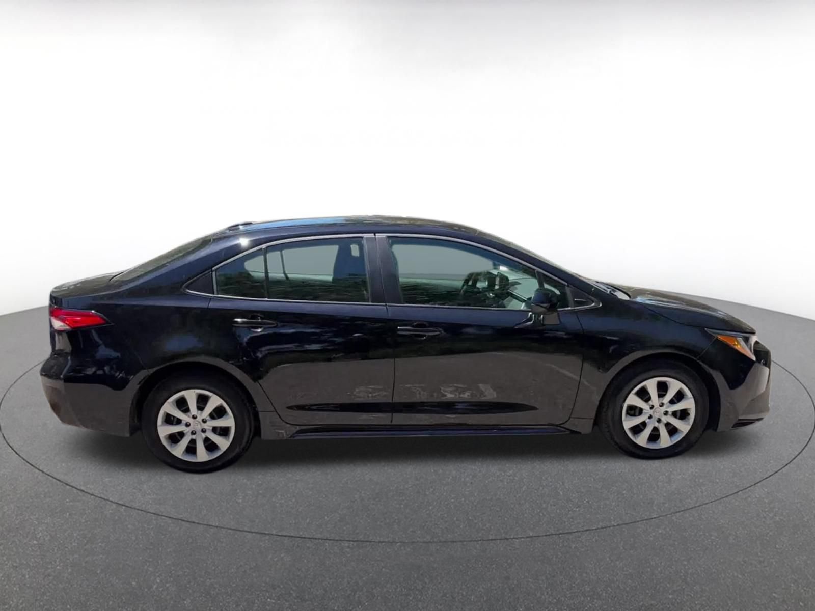 Used 2025 Toyota Corolla LE FWD image 15