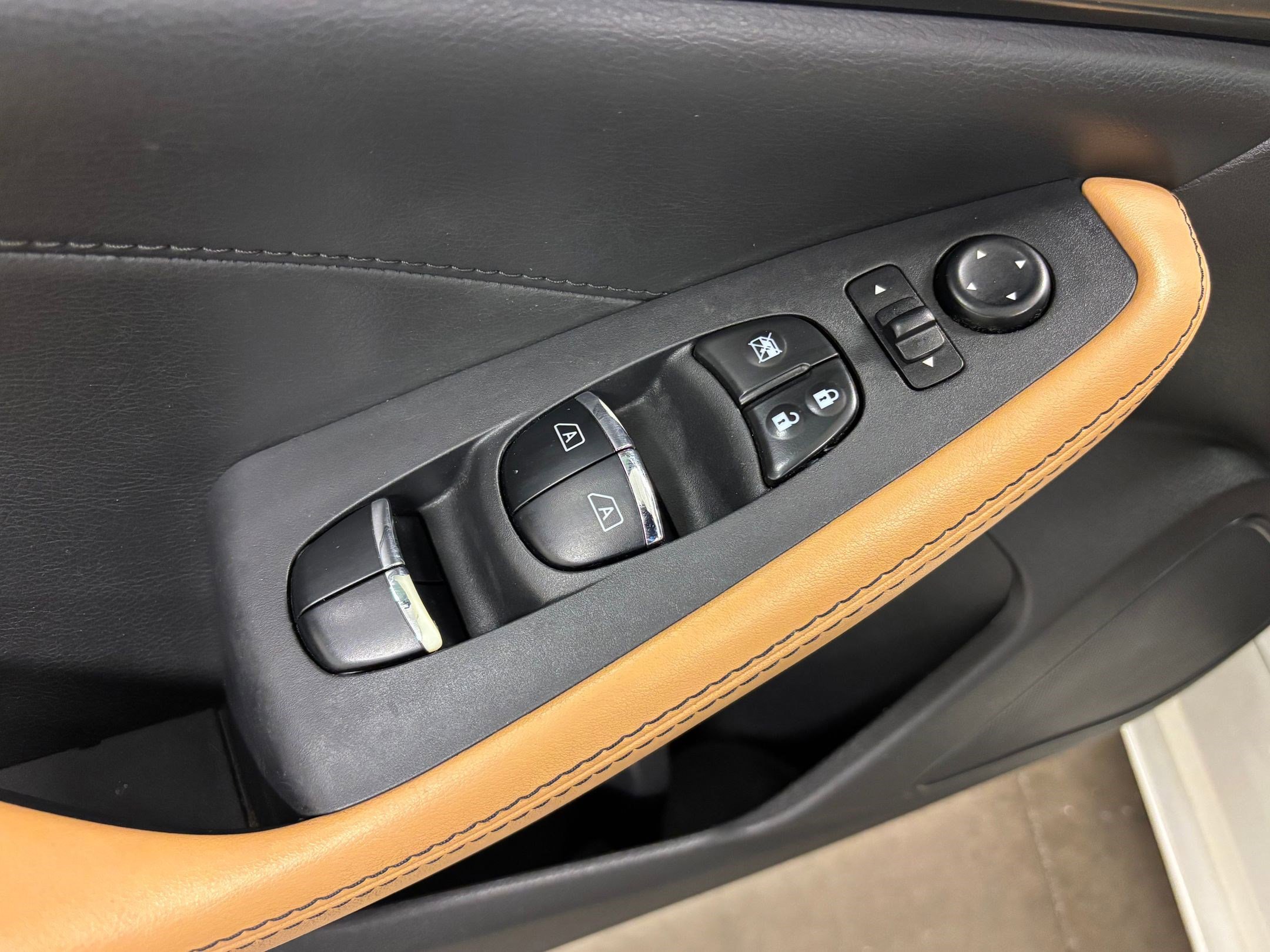 Used 2017 Nissan Maxima SR image 21