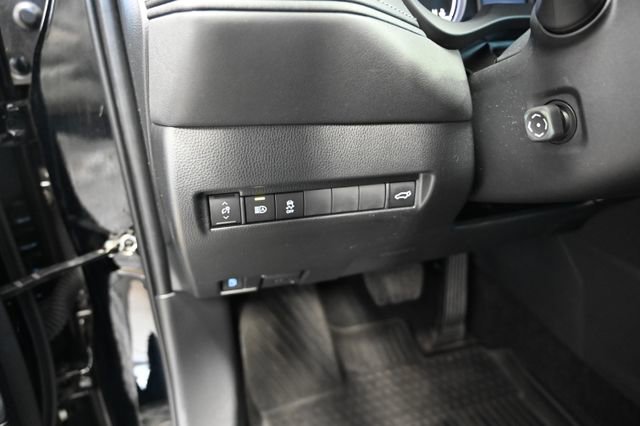Used 2022 Toyota Venza LE AWD/4WD image 26