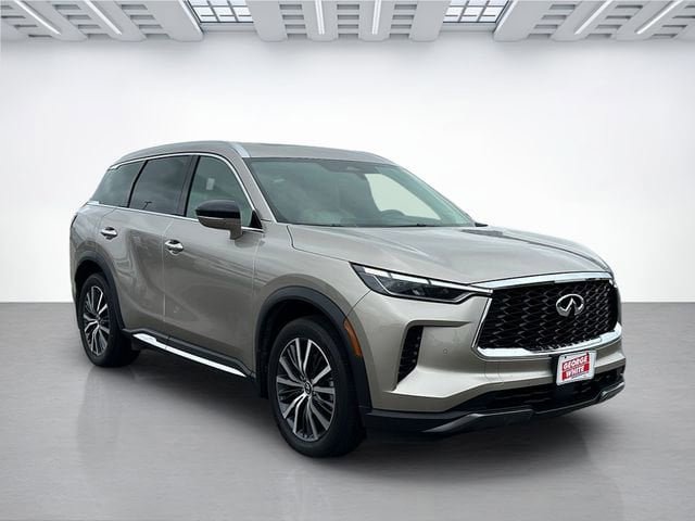 Used 2023 INFINITI QX60 Sensory w/ Vision Package AWD/4WD image 2