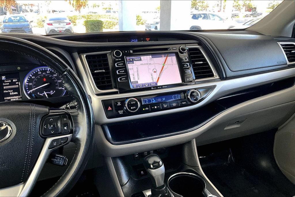 Used 2019 Toyota Highlander XLE w/ Carpet Mat Package (TMS) FWD image 9
